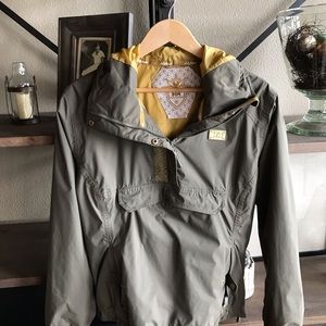 Helly Hansen Women’s Olive Hooded Pull-over Jacket